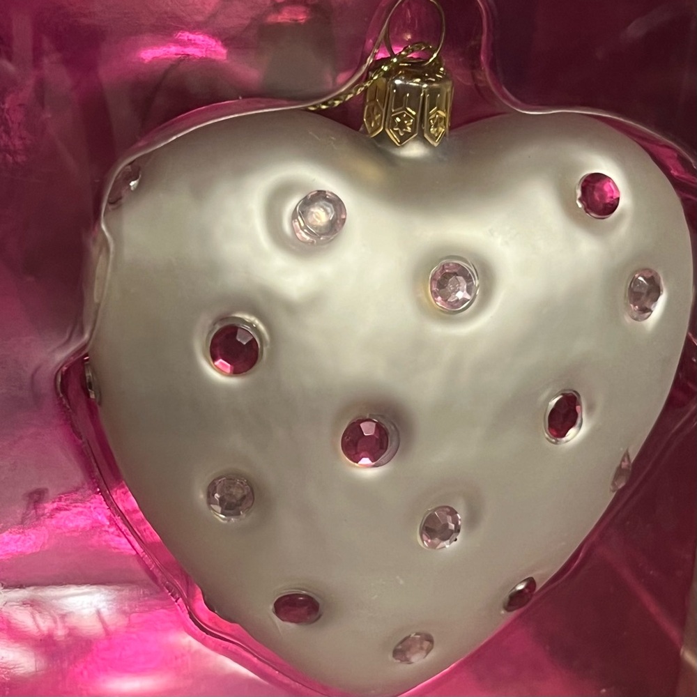 Betsey Johnson beaded heart Christmas or Valentine’s Day ornament white & pink - Picture 3 of 13